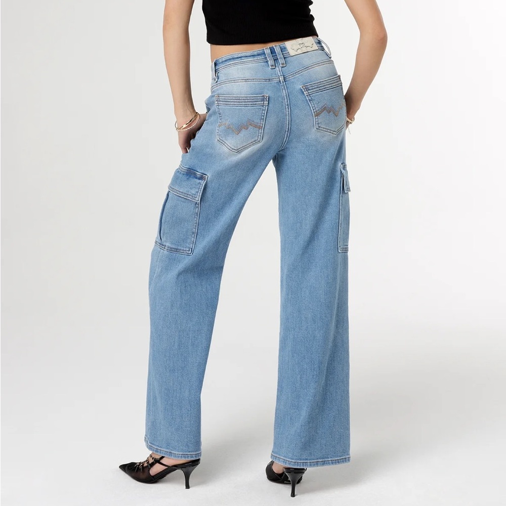 Miss Me High Rise Cargo Jeans - Picture 6 of 6
